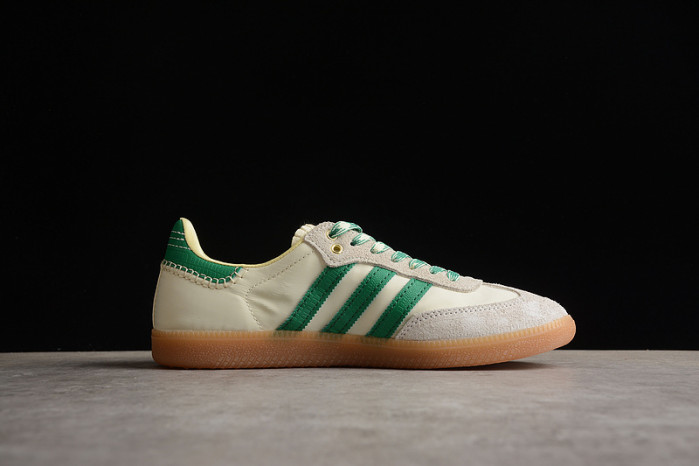 ad low-top sneaker 23031316