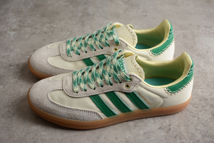 ad low-top sneaker 23031316