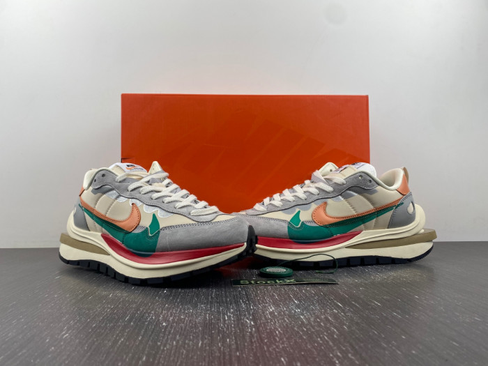 sacai x vaporwaffle “tour yellow ” dd1875-107