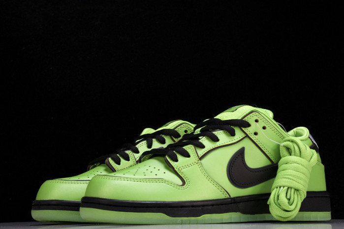 the powerpuff girls x nike sb dunk low “bubbles” fz8319-300