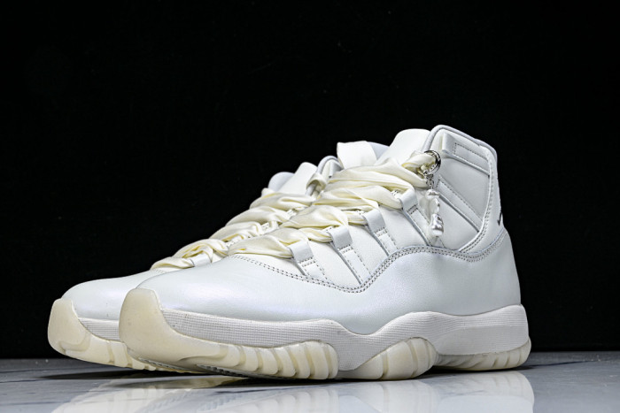 Jordan 11 Retro “Pearl” AR0715-110