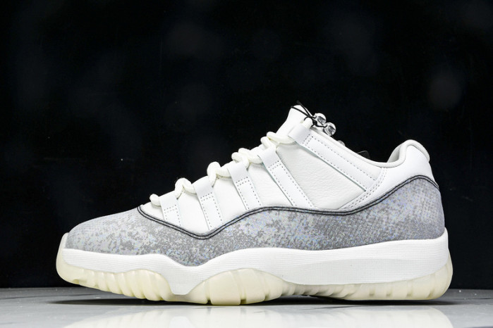 Air Jordan 11 Low HQ7000-001