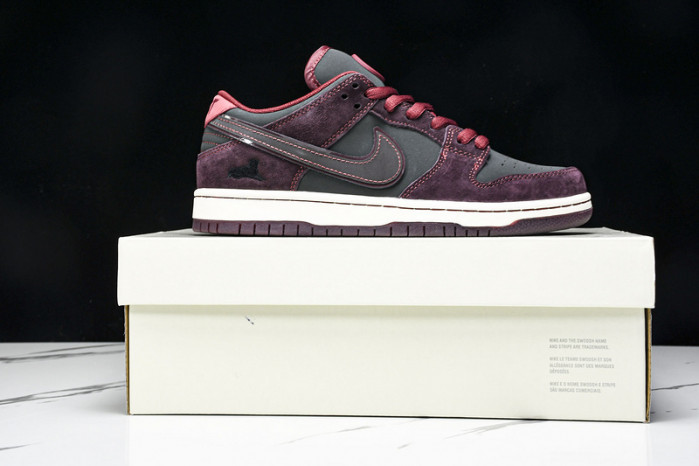 Riot Skateshop x Nike SB Dunk Low FZ1289-200
