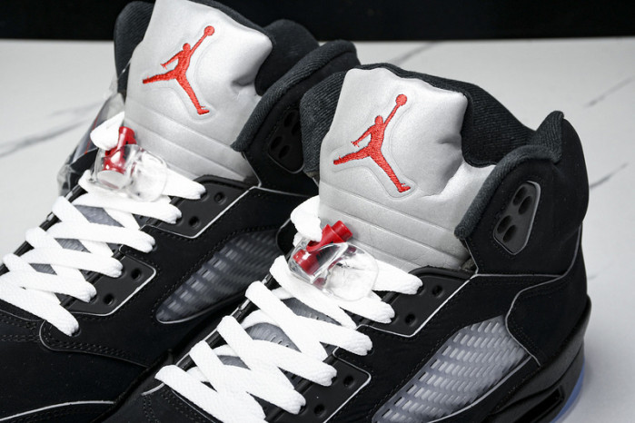 (2025) Air Jordan 5 “Black Metallic Reimagined” HF3975-001