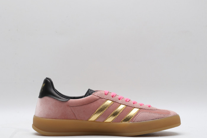 ad low-top sneaker
