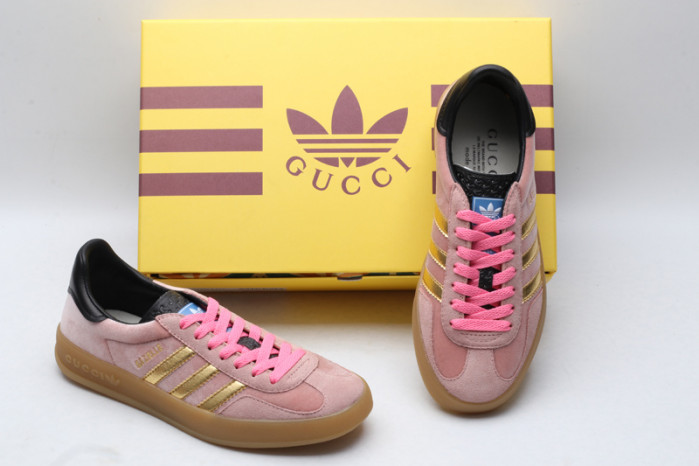 ad low-top sneaker