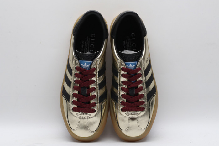 ad low-top sneaker
