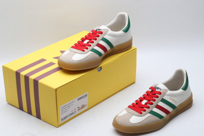 ad low-top sneaker
