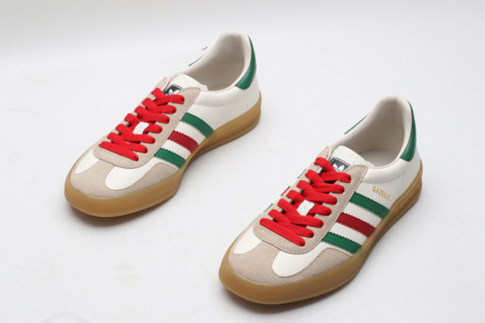 ad low-top sneaker