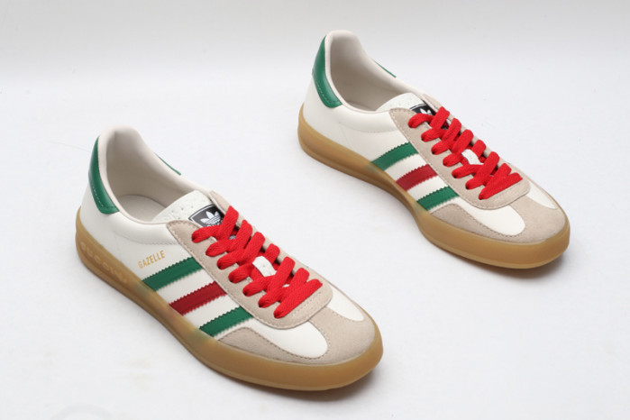 ad low-top sneaker