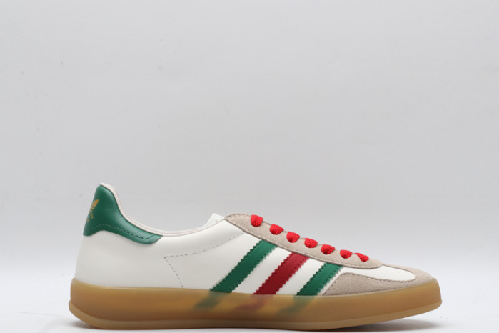 ad low-top sneaker