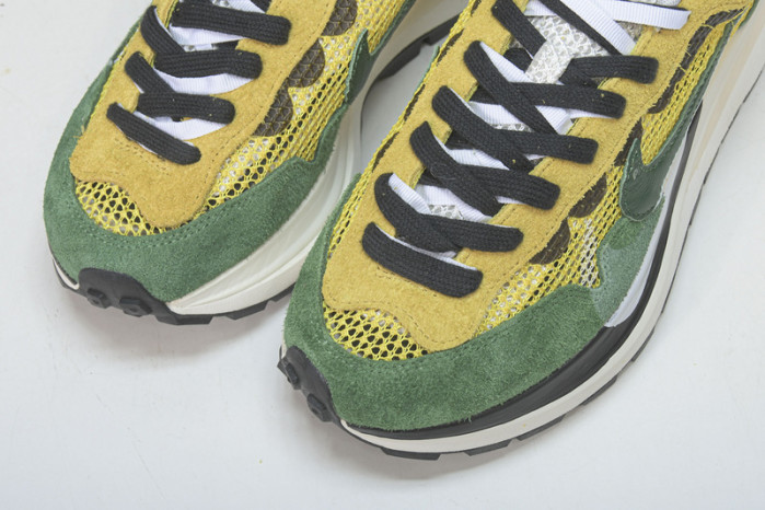 nike vaporwaffle sacai tour yellow cv1363-700