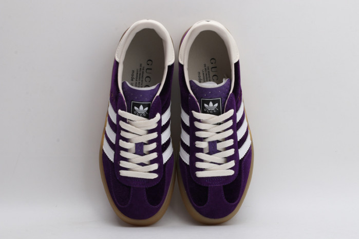 ad low-top sneaker