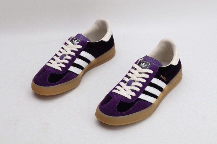 ad low-top sneaker