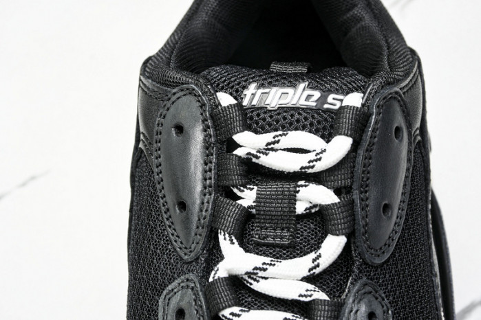 BL 17FW TRIPLE S SNEAKER W0901-1000