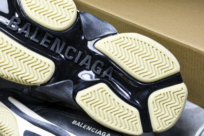 BL 17FW TRIPLE S SNEAKER W0901-1000