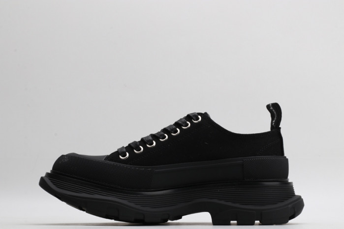 alex mcqu sneakers 112624