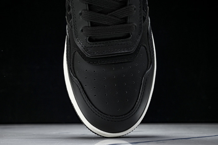 DR B27 LOW-TOP SNEAKERS DR-197