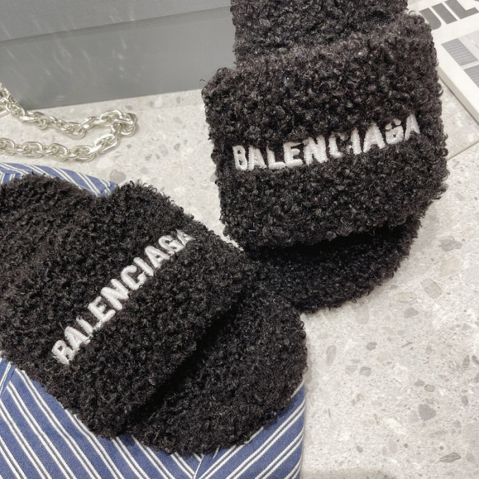 BL SLIPPERS