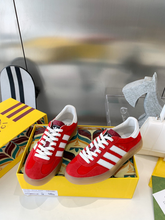 ad low-top sneaker