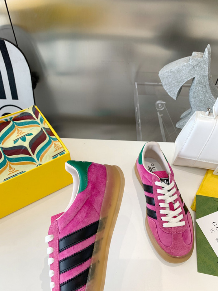 ad low-top sneaker