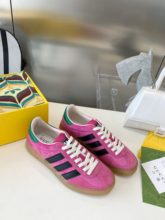 ad low-top sneaker