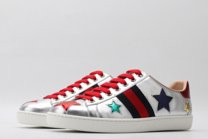ad low-top sneaker