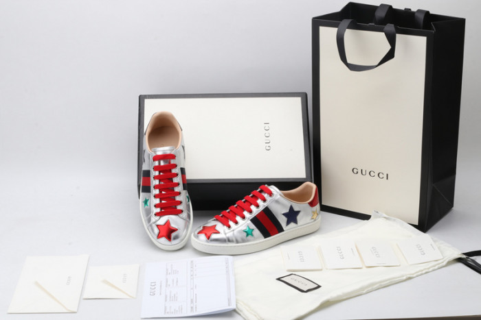 ad low-top sneaker