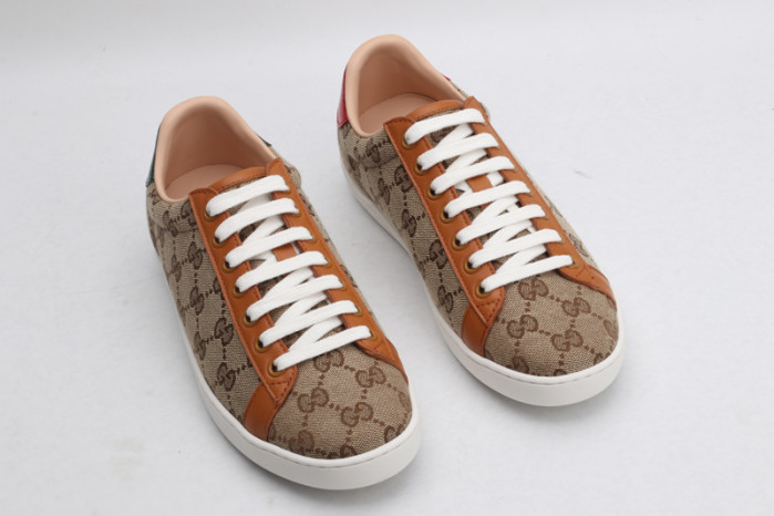 ad low-top sneaker