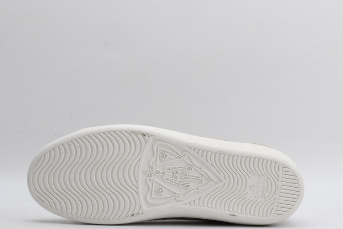 ad low-top sneaker