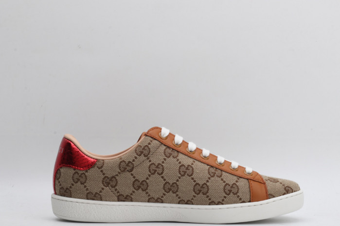 ad low-top sneaker