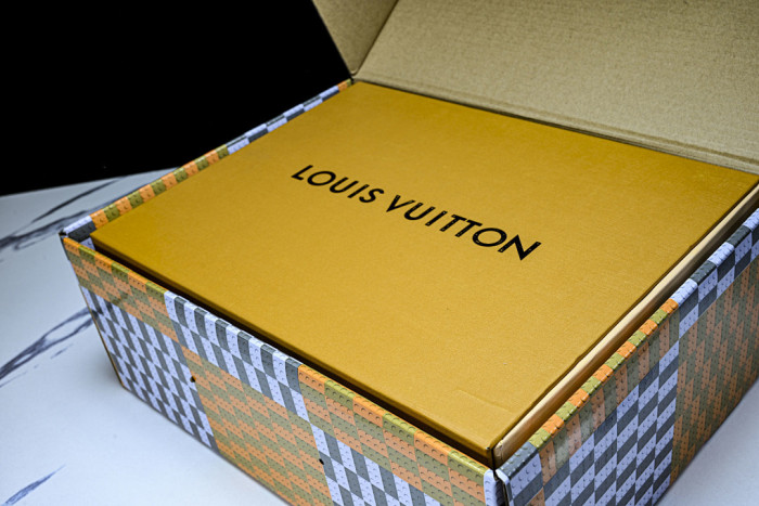 LOVT SNEAKER lv-619