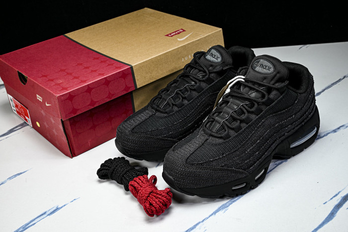 Air Max 95 x Levi