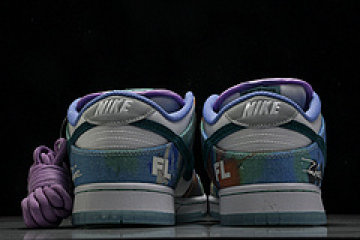 nike sb dunk low futura laboratories bleached aqua hf6061-400