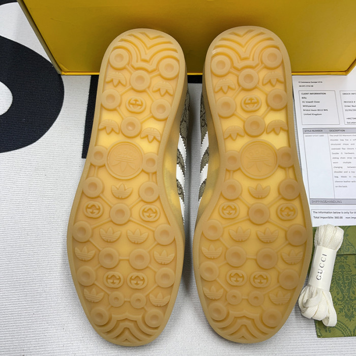 ad low-top sneaker