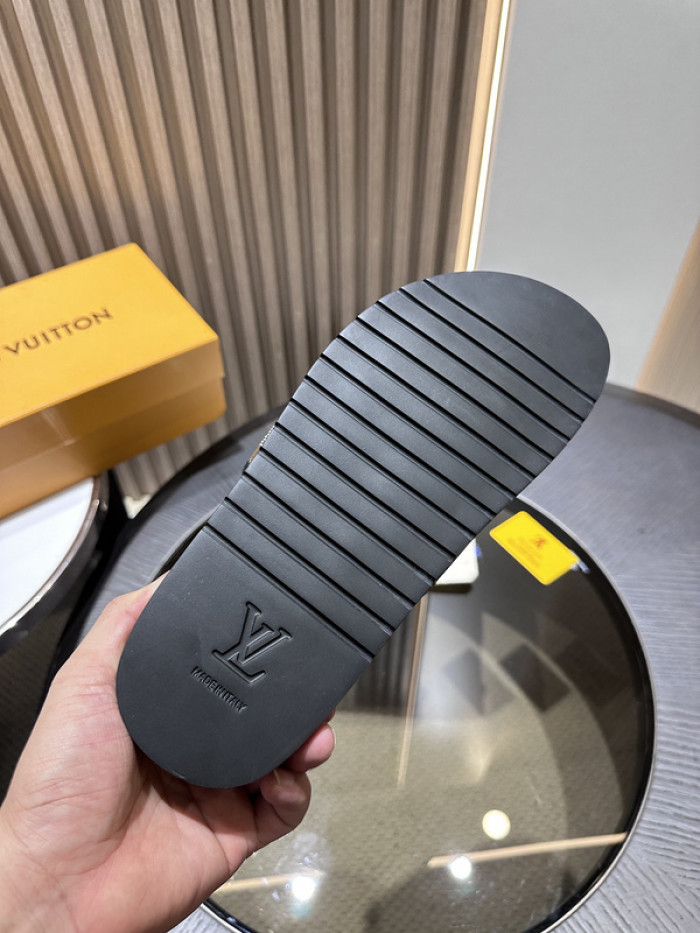 lovt sandal