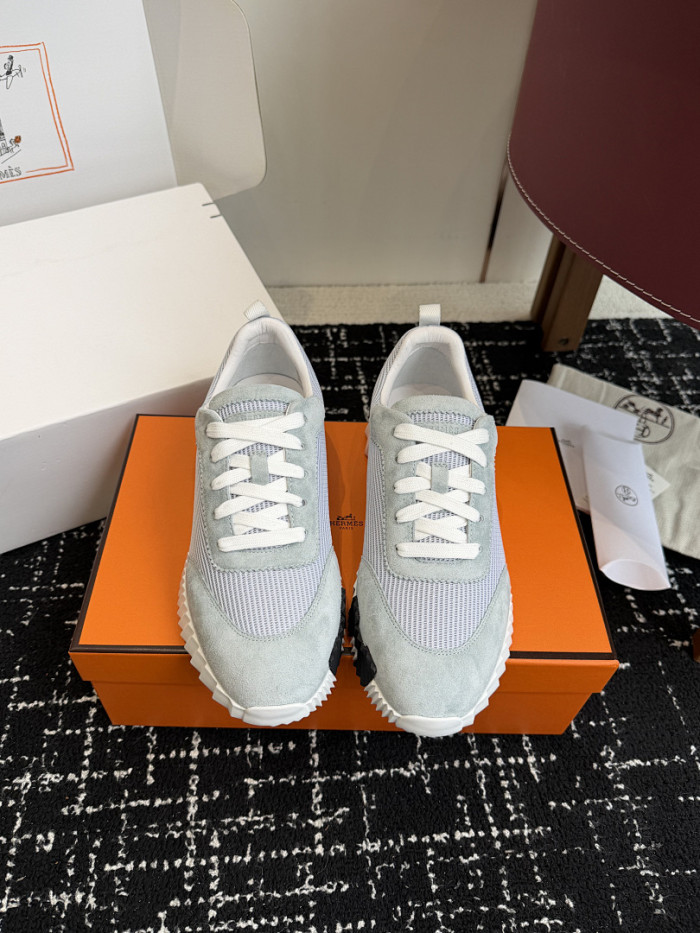 HER SHOES HM-21