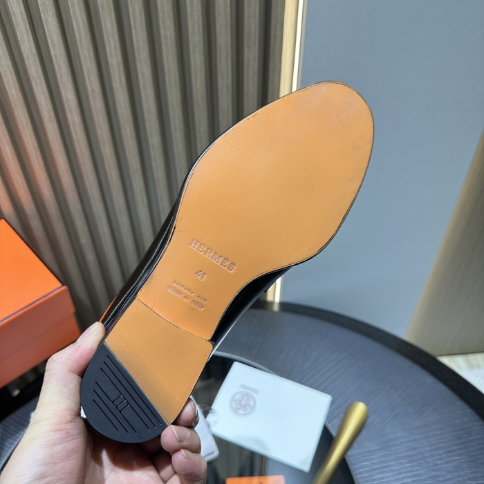 HER SHOES HM-28