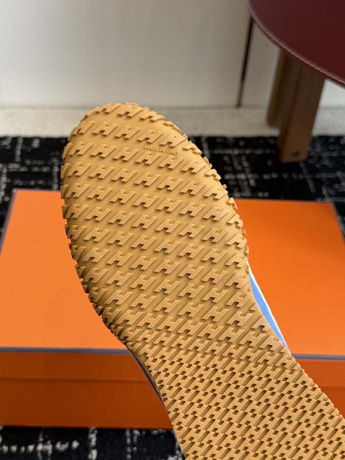 HER SHOES HM-38