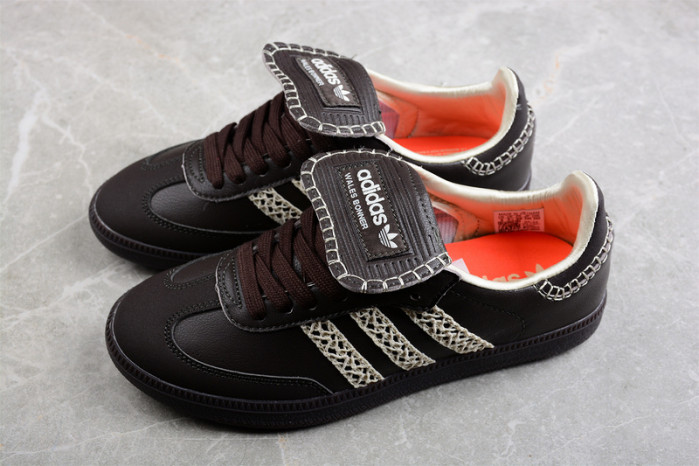 ad low-top sneaker 23031312