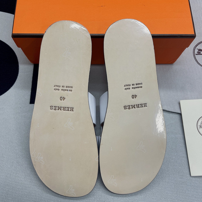 her slides 23060917