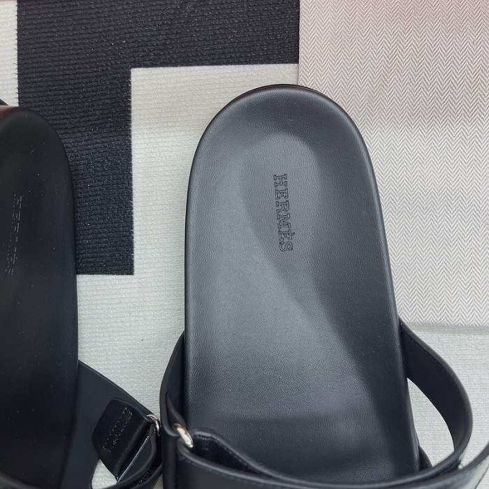 her slides 23060918