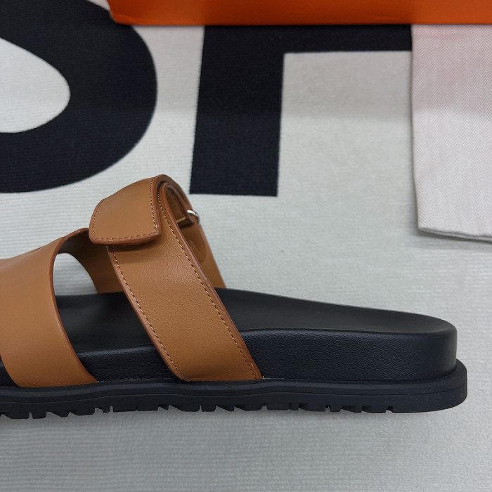 her slides 23060919
