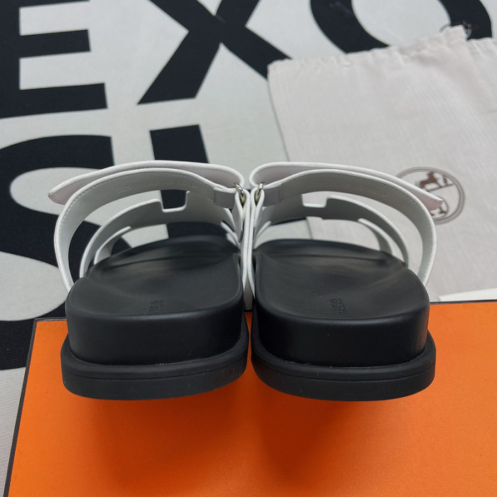 her slides 23060921