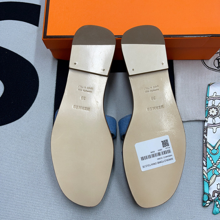 her slides 2306092