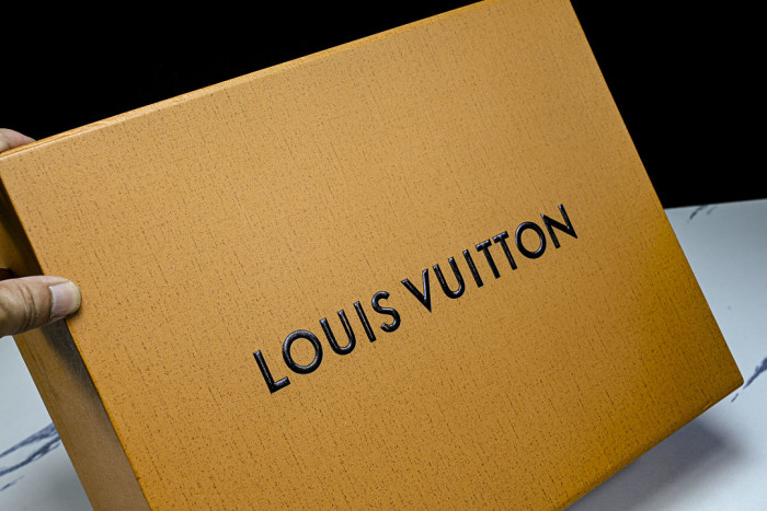 LOVT SNEAKER lv-696
