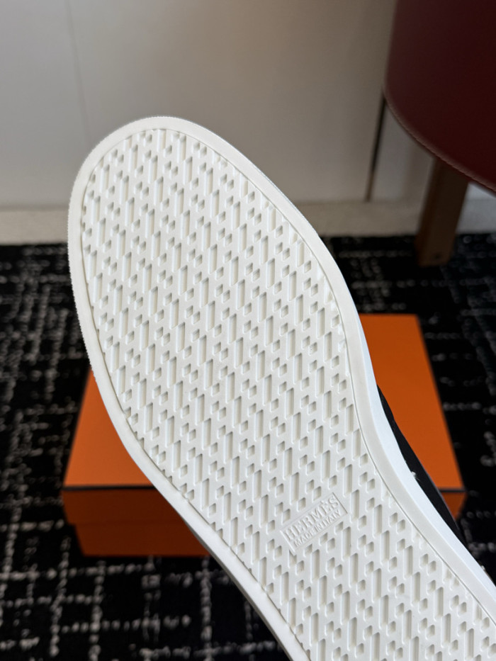 HER SHOES HM-52