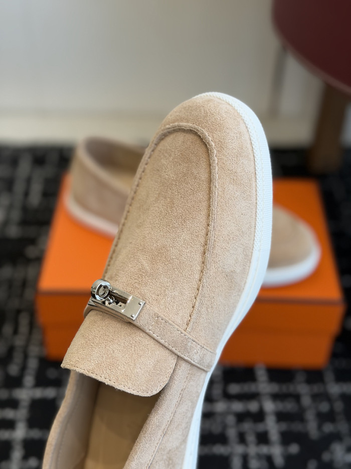 HER SHOES HM-54