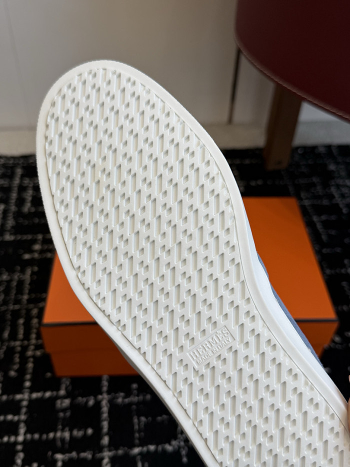 HER SHOES HM-56