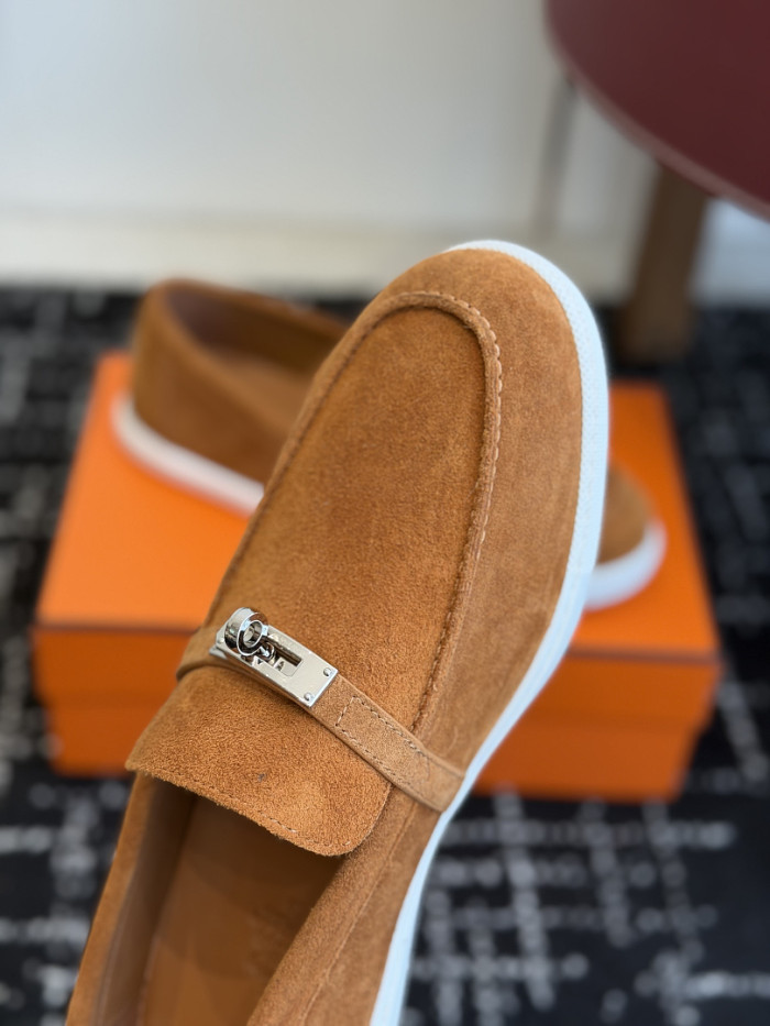 HER SHOES HM-57